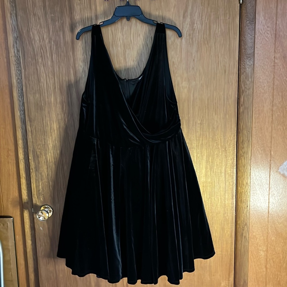 Torrid size 22 ladies black velvet sleeveless dress zip back